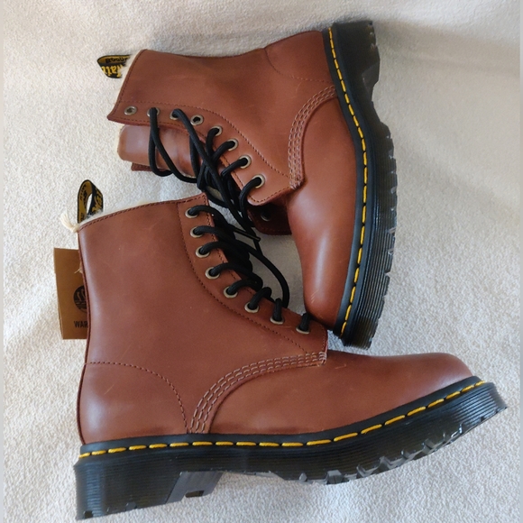 Dr. Martens 1460 8-Eye Serena Boot - Saddle Tan. Size 6 - Picture 4 of 15